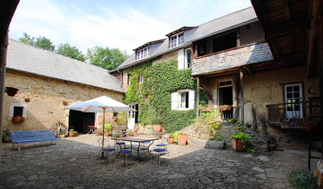 Bed and Breakfast La Ferme Dague Lasseube Экстерьер фото