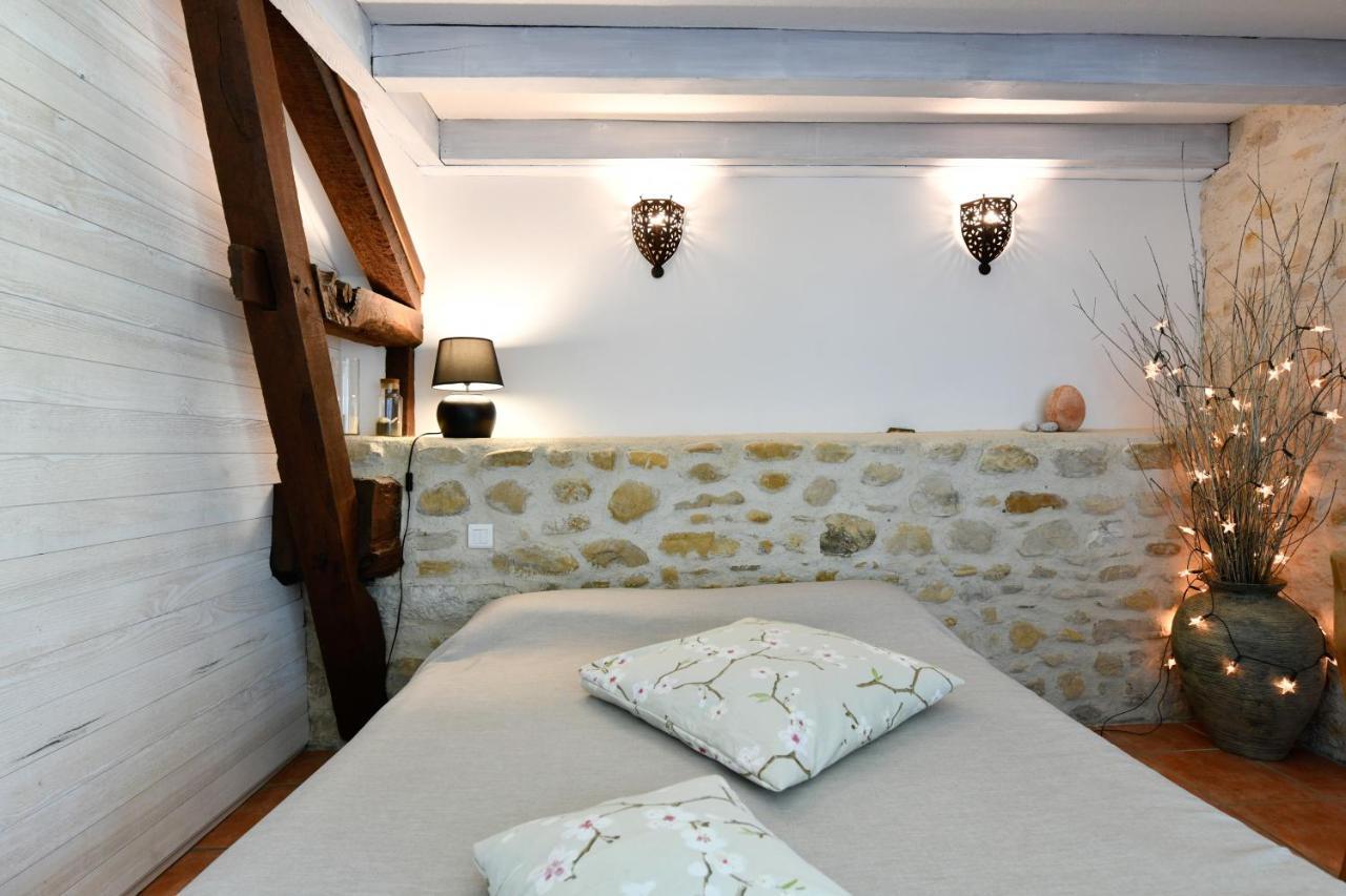 Bed and Breakfast La Ferme Dague Lasseube Экстерьер фото