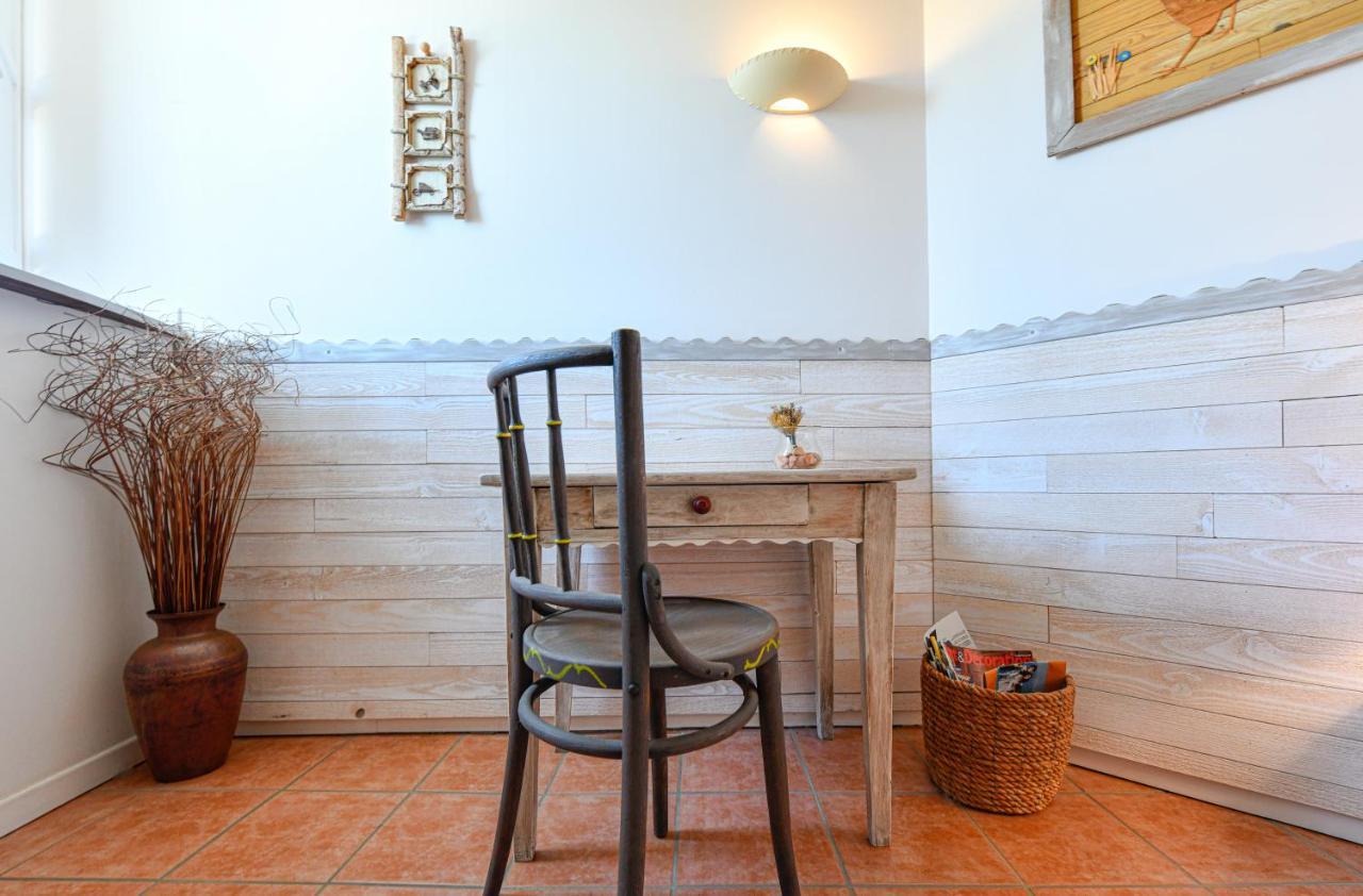 Bed and Breakfast La Ferme Dague Lasseube Экстерьер фото