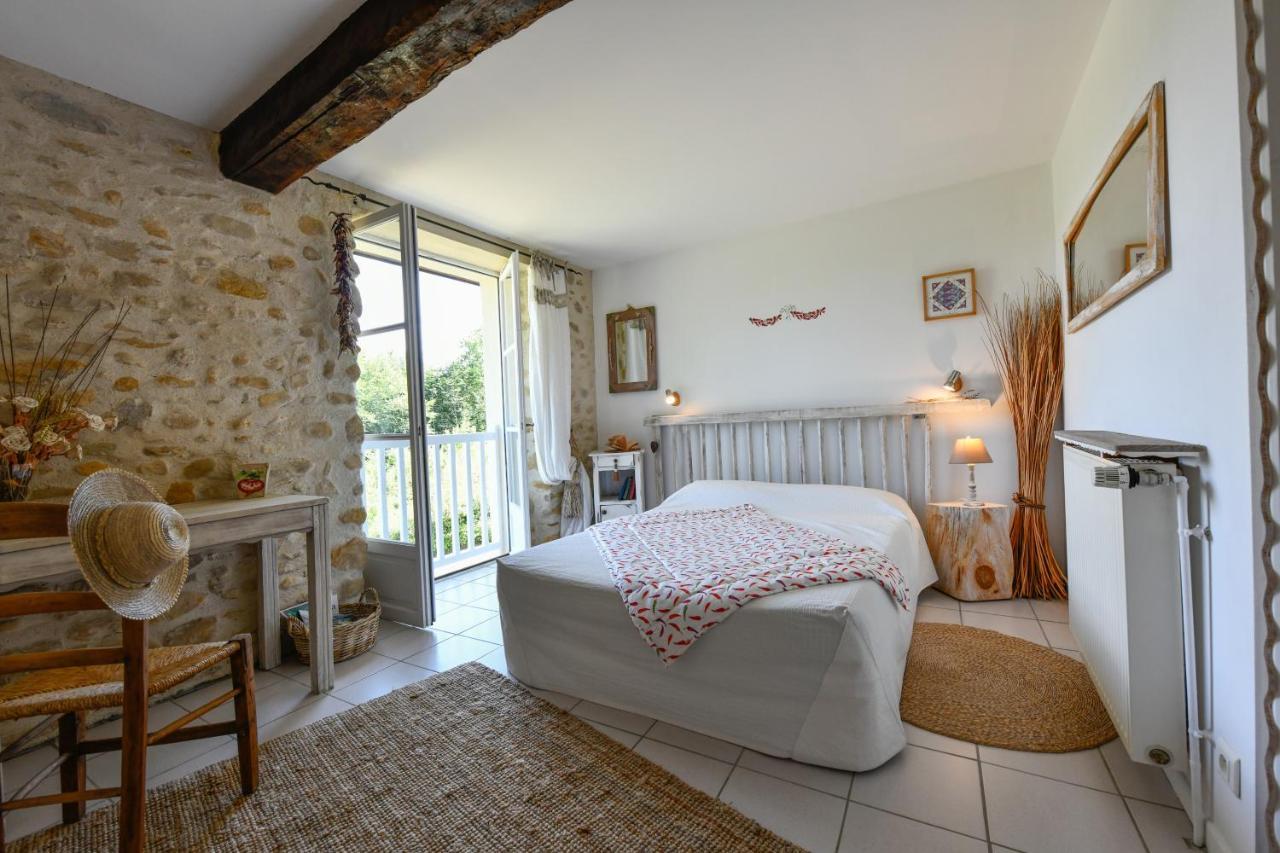 Bed and Breakfast La Ferme Dague Lasseube Экстерьер фото